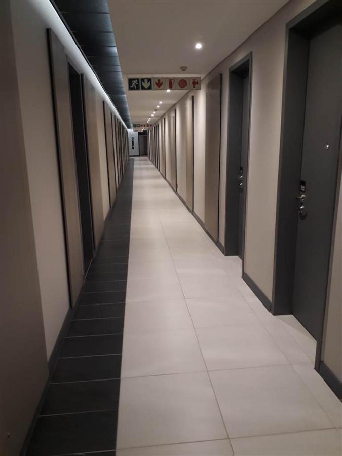 Menlyn Maine The Residence Trilogy - 4Th Pretoria-Noord Dış mekan fotoğraf